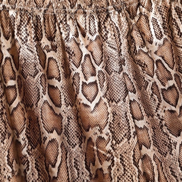 CBR | White Button Down Shirt with Snake Print Accent Leggings | Size L - Picture 11 of 16